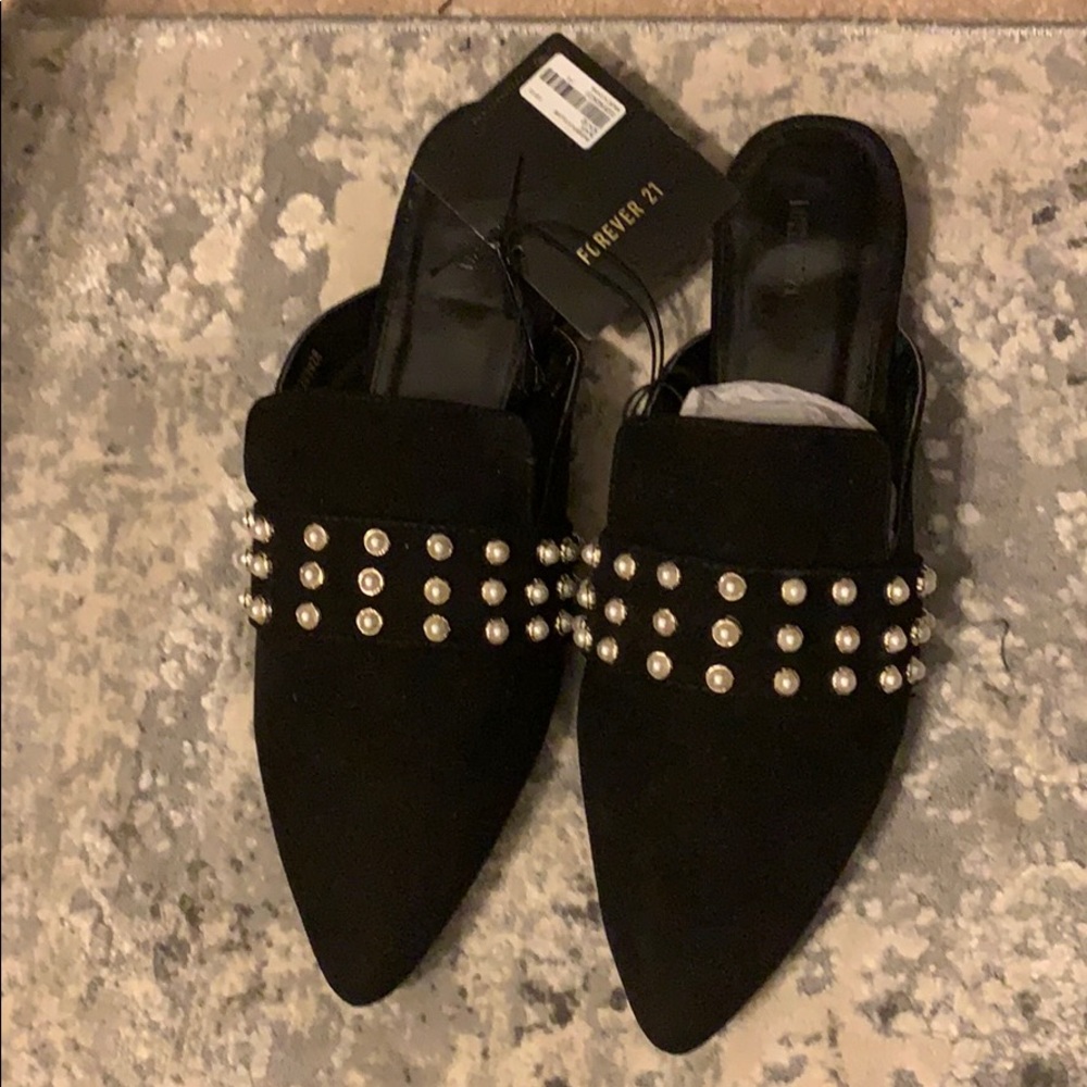 NWT F21 Mules w/ pearl detail
